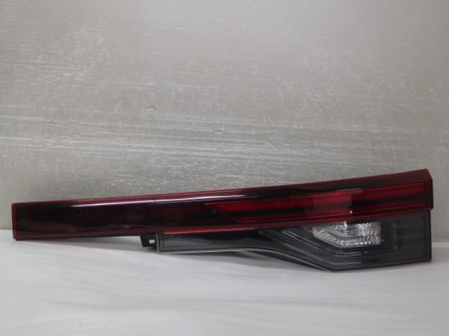 【中古】中古部品 WR-V DG5 右ﾃｰﾙﾗﾝﾌﾟ 【3380050000-000037789315500】
