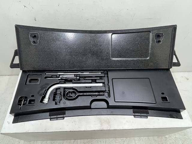 【中古】中古部品 アウディ A4 8KCDNF 車載工具 【3310070100-0000Y0771477700】