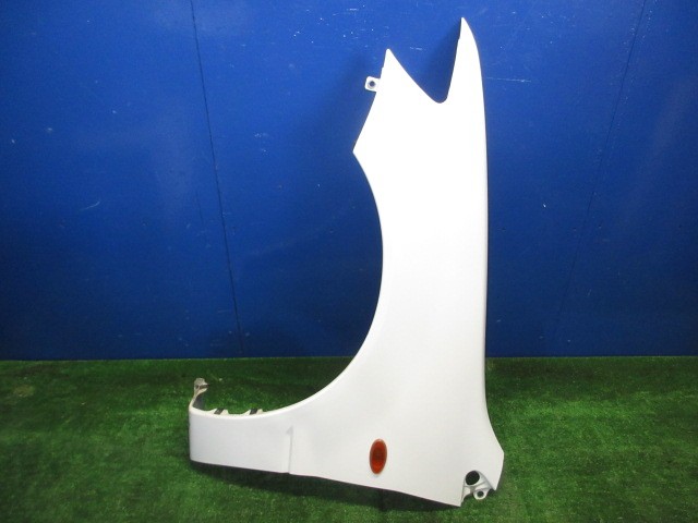 【中古】中古部品 ランサーセディア CS2A 左ﾌﾛﾝﾄﾌｪﾝﾀﾞｰ 【3310270100-000015129910700】