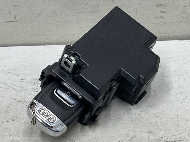 【中古】中古部品 アウディ A4 8KCDNF ｲｸﾞﾆｯｼｮﾝｽｲｯﾁ・ｷｰｼﾘﾝﾀﾞｰ 【3310070100-0000Y0771468651】