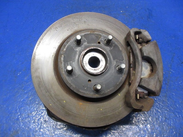 【中古】中古部品 SAI AZK10 右フロントナックルハブ 【3310270100-000015028744310】