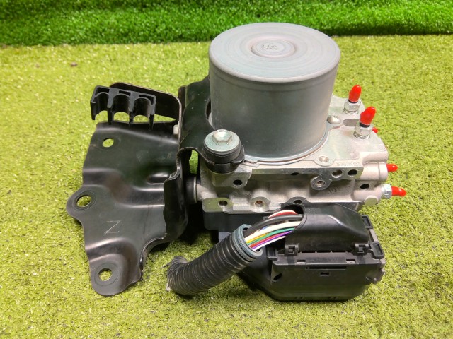 【中古】中古部品 ハリアー ZSU60W ABSｱｸﾁｭｴｰﾀｰ 【3330200100-242895000042500】｜e-cleマート