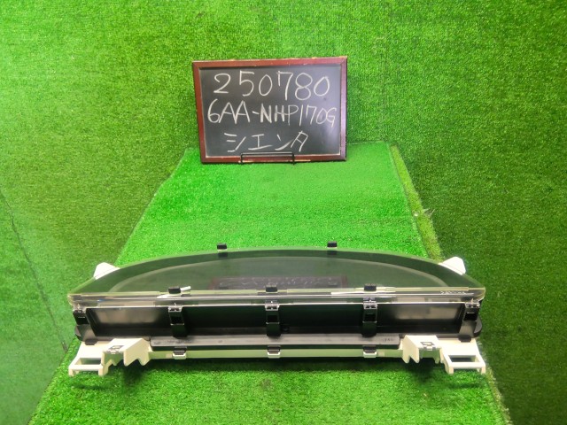【中古】中古部品 シエンタ NHP170G ｽﾋﾟｰﾄﾞﾒｰﾀｰ 【3330990200-000025078061400】
