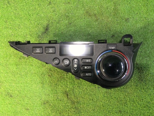 【中古】中古部品 アクア NHP10 A/Cｽｲｯﾁﾊﾟﾈﾙ 【3260070000-251203000160900】