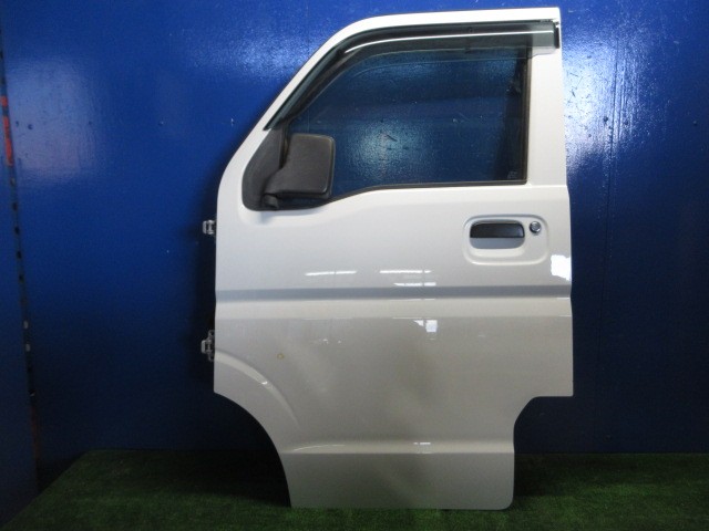 【中古】中古部品 ミニキャブ DS17V 左ﾌﾛﾝﾄﾄﾞｱ 【3310270100-000015134413200】