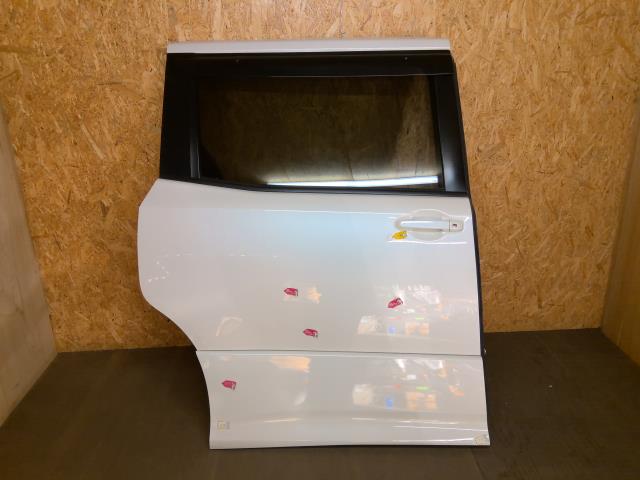 【中古】中古部品 ノア ZRR80W 右ﾘｱﾄﾞｱ 【3310550000-251126001913300】