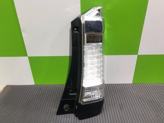 【中古】中古部品 Ｎ－ＢＯＸ JF1 右ﾃｰﾙﾗﾝﾌﾟ 【3330530100-000005481915500】