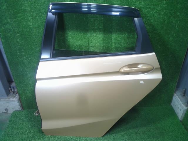 【中古】中古部品 フィット GP6 左ﾘｱﾄﾞｱ 【3330900100-000025164913400】