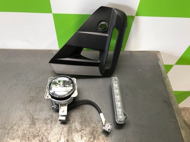 【中古】中古部品 ロッキー A200S 左フォグランプ 【3330530100-000005484010950】