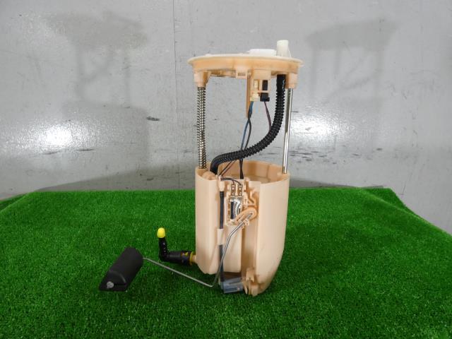 【中古】中古部品 エスクード TD94W ﾌｭｰｴﾙﾎﾟﾝﾌﾟ 【3260250000-000025183720600】 29,530円