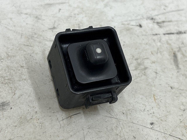 【中古】中古部品 ベンツ Sクラス 126039 ﾄﾞｱﾐﾗｰｽｲｯﾁ 【3310070100-000123027461850】