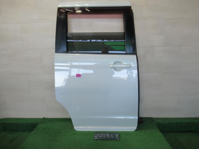 【中古】中古部品 デリカＤ2 MB15S 右ﾘｱﾄﾞｱ 【3310120100-251215000313300】
