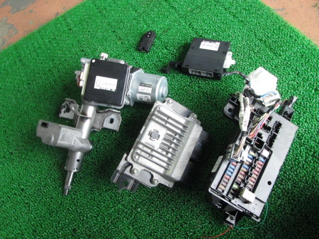 【中古】中古部品 キャスト LA250S ｴﾝｼﾞﾝｺﾝﾋﾟｭｰﾀｰ 【3310190100-000255011563100】