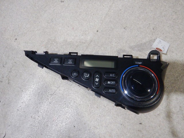 【中古】中古部品 アクア NHP10 A/Cｽｲｯﾁﾊﾟﾈﾙ 【3330810100-251215000160900】
