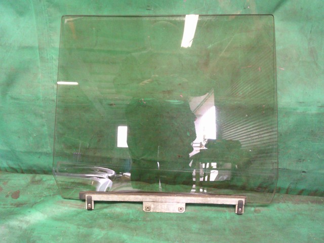 【中古】中古部品 サーブ 900 AB20S 右ﾘｱﾄﾞｱｶﾞﾗｽ 【3330990500-251212000313330】