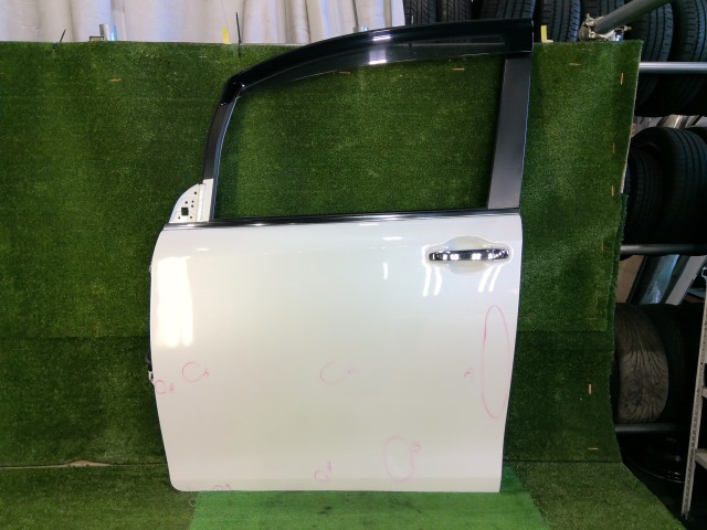 【中古】中古部品 エスクァイア ZWR80G 左フロントドア 【3260070000-251212000413200】|e-cleマート