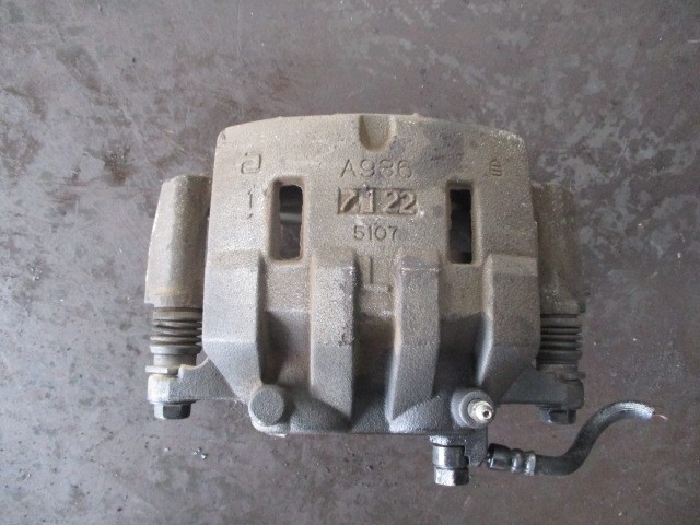 【中古】中古部品 エルフ NKR81A 左ﾌﾛﾝﾄｷｬﾘﾊﾟｰ 【3310270100-000015108344360】｜e-cleマート