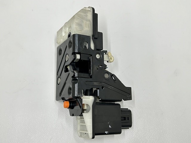 【中古】中古部品 ボルボ 70シリーズ SB5254AW 左ﾘｱﾄﾞｱﾛｯｸｿﾚﾉｲﾄﾞ 【3310070100-000090760864580】