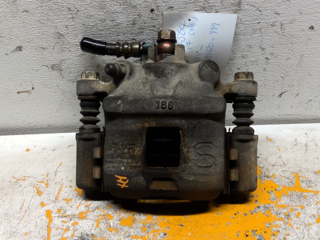 【中古】中古部品 エブリィ DA64V 左ﾌﾛﾝﾄｷｬﾘﾊﾟｰ 【3310160100-000004456444360】