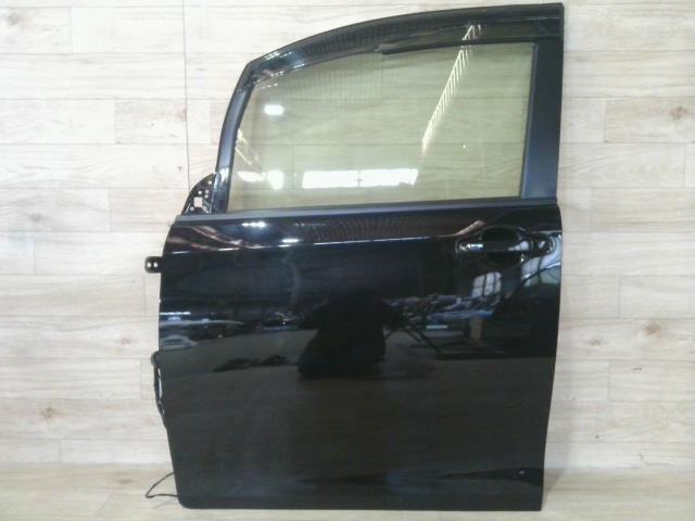 【中古】中古部品 ヴォクシー ZWR80G 左ﾌﾛﾝﾄﾄﾞｱ 【3310390100-251213001213200】