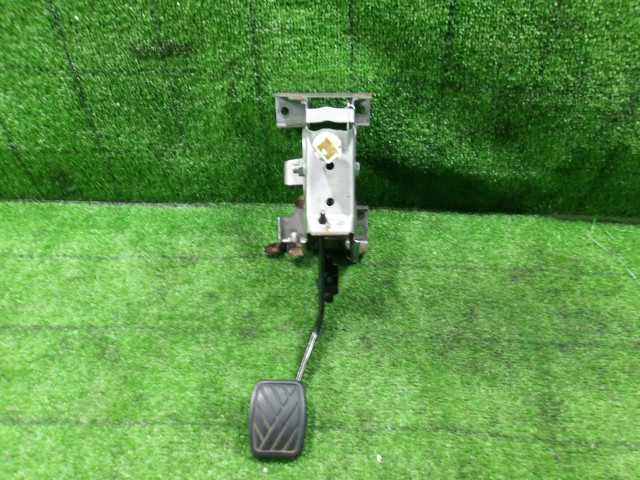 【中古】中古部品 エブリィ DA17V ﾍﾟﾀﾞﾙ 【3330420100-251204000277501】