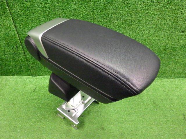 【中古】中古部品 フィット GK4 ｱｰﾑﾚｽﾄ 【3330250100-000000914870460】