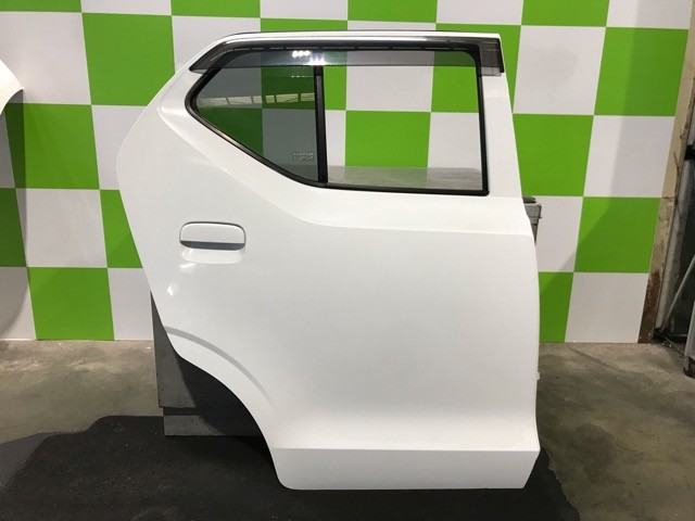 【中古】中古部品 アルト HA36S 右ﾘｱﾄﾞｱ 【3330530100-000005483113300】