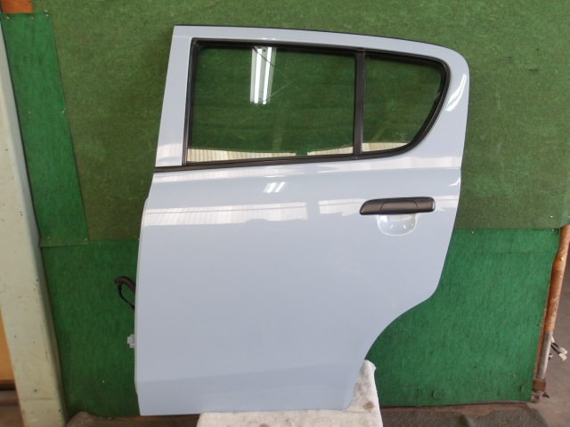 【中古】中古部品 アルト HA25S 左ﾘｱﾄﾞｱ 【3310420000-000002394813400】｜e-cleマート
