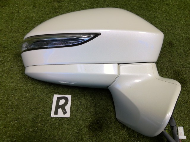 【中古】中古部品 ＳＡＩ AZK10 右ｻｲﾄﾞﾐﾗｰ 【3330200100-242758000013500】
