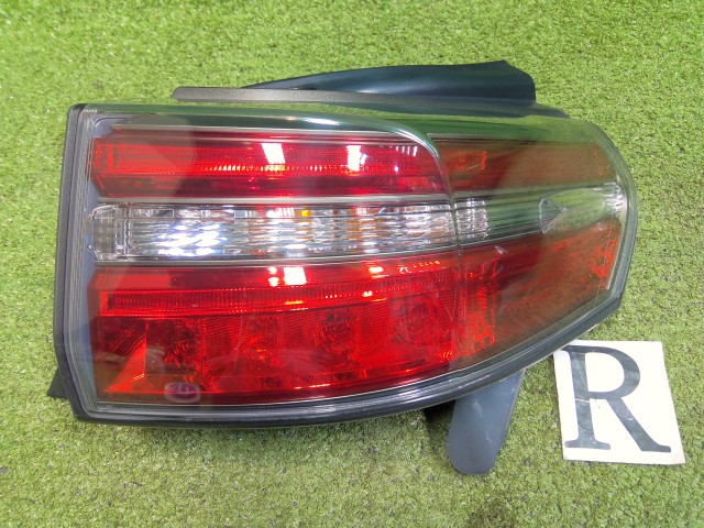 【中古】中古部品 ＳＡＩ AZK10 右ﾃｰﾙﾗﾝﾌﾟ 【3330200100-242758000015500】