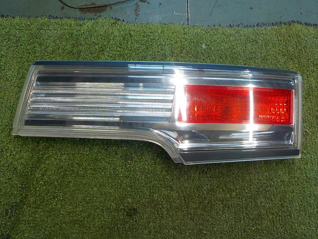 【中古】中古部品 エルグランド PE52 右ﾃｰﾙﾗﾝﾌﾟ 【3260200000-251219000315501】