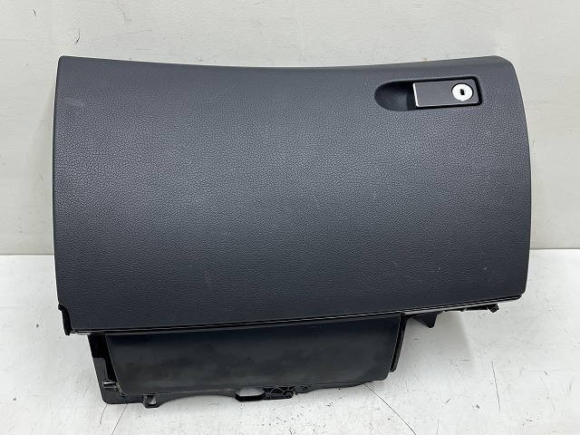 【中古】中古部品 ベンツ Cクラス 204048 ｸﾞﾛｰﾌﾞBOX 【3310070100-0000Y0771670210】