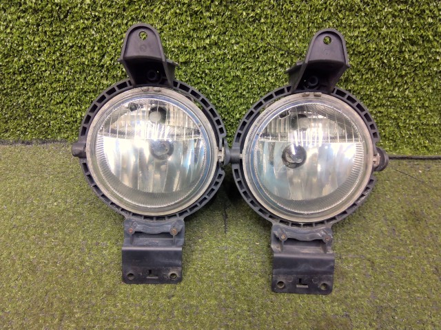 【中古】中古部品 BMW ミニ ZF16 右フォグランプ 【3330200100-252129000010850】