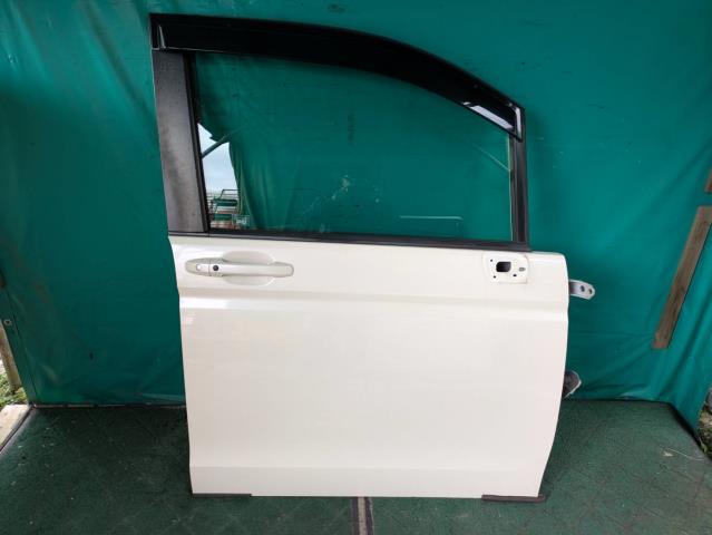 【中古】中古部品 ステップワゴン RK5 右ﾌﾛﾝﾄﾄﾞｱ 【3310080100-251010000113100】