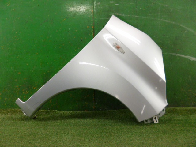 【中古】中古部品 デイズルークス B21A 右ﾌﾛﾝﾄﾌｪﾝﾀﾞｰ 【3330150100-000025329810600】