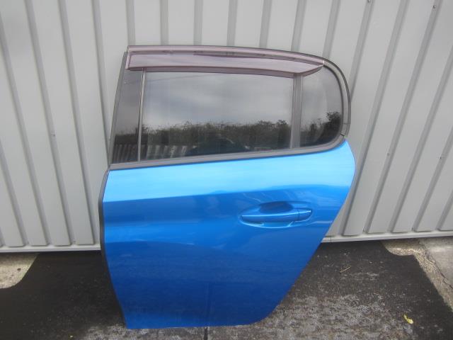 【中古】中古部品 プジョー 208 P21HN05 左ﾘｱﾄﾞｱ 【3330410100-251215000113400】
