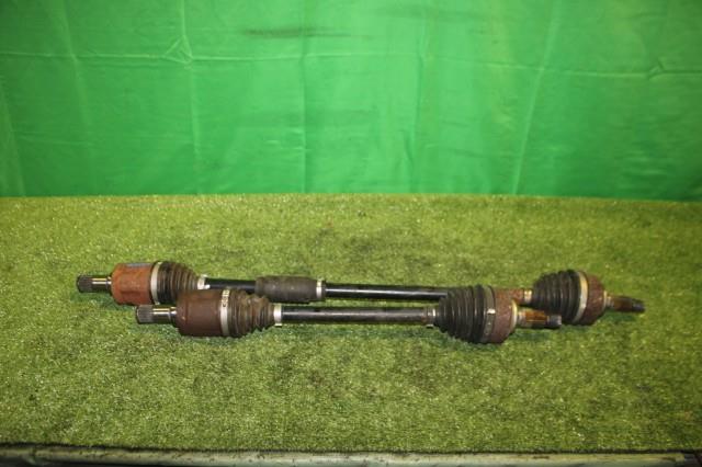 【中古】中古部品 フィット GP5 左ﾌﾛﾝﾄﾄﾞﾗｲﾌﾞｼｬﾌﾄ 【3330950100-000056121042200】