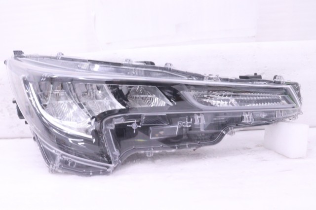 【中古】中古部品 カローラ ZRE212 右ﾍｯﾄﾞﾗﾝﾌﾟ 【3260520000-251223505210800】