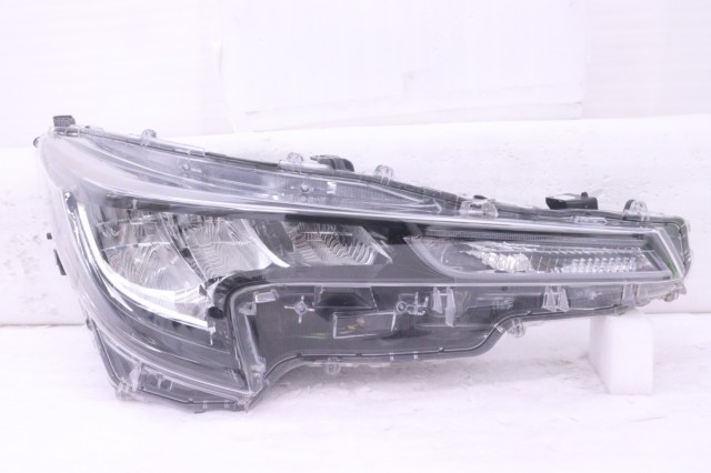 【中古】中古部品 カローラ ZRE212 右ﾍｯﾄﾞﾗﾝﾌﾟ 【3260520000-251223504810800】