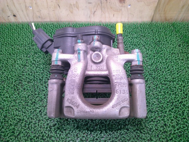 【中古】中古部品 アテンザ GJ5FW 左ﾘｱｷｬﾘﾊﾟｰ 【3330660100-000025328144460】 6,688円