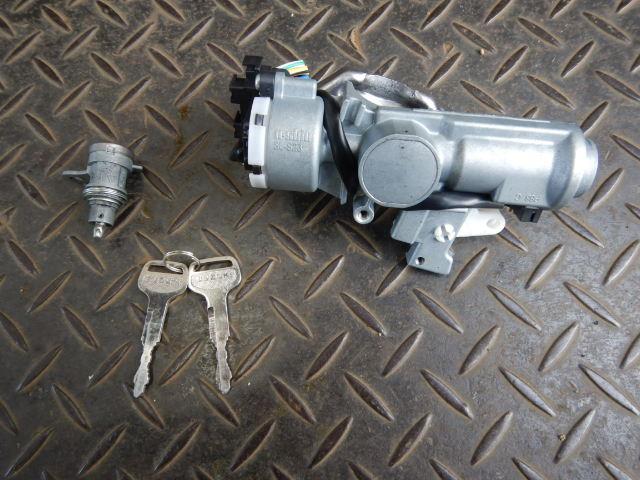 【中古】中古部品 エブリィ DA64V ｲｸﾞﾆｯｼｮﾝｽｲｯﾁ・ｷｰｼﾘﾝﾀﾞｰ 【3330920100-000253011368650】