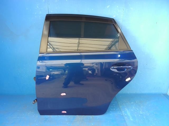 【中古】中古部品 プリウスα ZVW41W 左ﾘｱﾄﾞｱ 【3310550000-251113001913400】