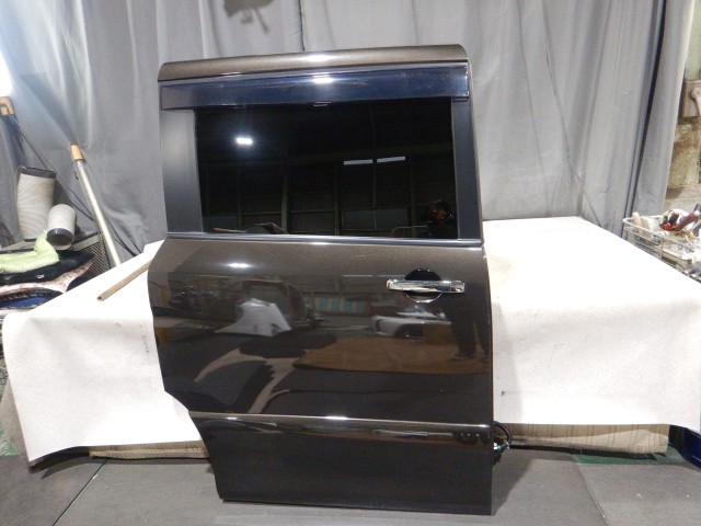 【中古】中古部品 セレナ HFC26 右ﾘｱﾄﾞｱ 【3330810100-251223000113300】
