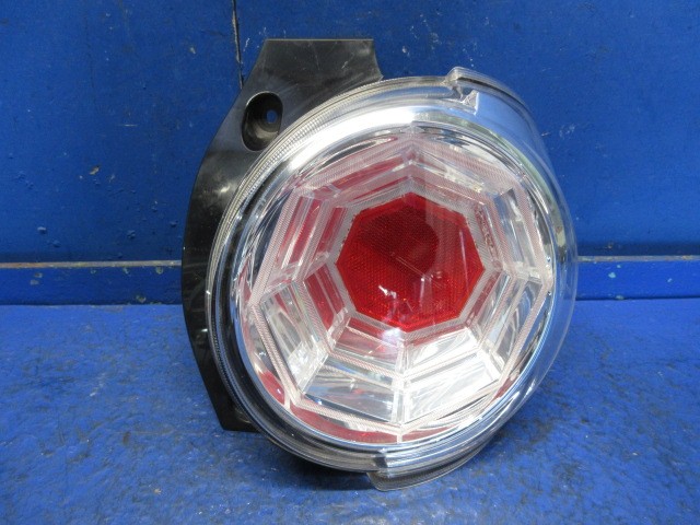 【中古】中古部品 キャスト LA250S 右ﾃｰﾙﾗﾝﾌﾟ 【3310270100-000015156315500】