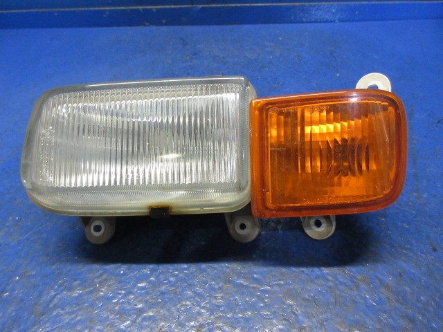 【中古】中古部品 UDトラクター GK5XAB 左ﾌｫｸﾞﾗﾝﾌﾟ 【3310270100-000015155010950】