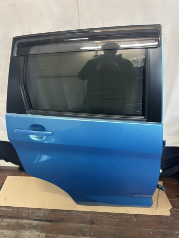【中古】中古部品 ｅＫワゴン B11W 右ﾘｱﾄﾞｱ 【3330430100-251224000113300】