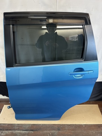 【中古】中古部品 ｅＫワゴン B11W 左ﾘｱﾄﾞｱ 【3330430100-251224000113400】