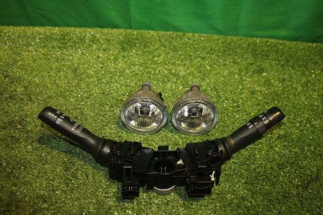 【中古】中古部品 ステラ LA100F 左ﾌｫｸﾞﾗﾝﾌﾟ 【3330950100-000056170310950】