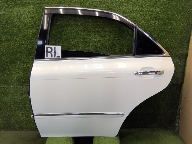 【中古】中古部品 クラウン GRS182 左ﾘｱﾄﾞｱ 【3330200100-252141000013400】