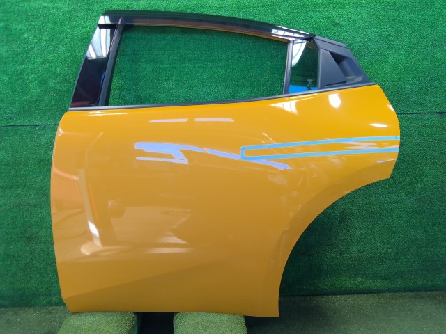 【中古】中古部品 プリウス MXWH60 左ﾘｱﾄﾞｱ 【3330200100-252107000013400】